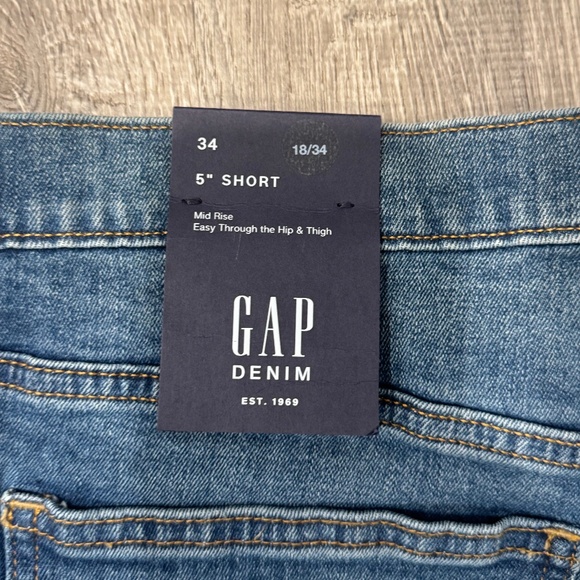 Gap 5" Cuffed Denim Short - Size 18/34 - Picture 5 of 5